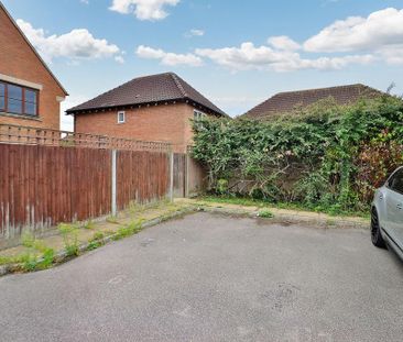 3 bedroom link detached house to rent - Photo 3