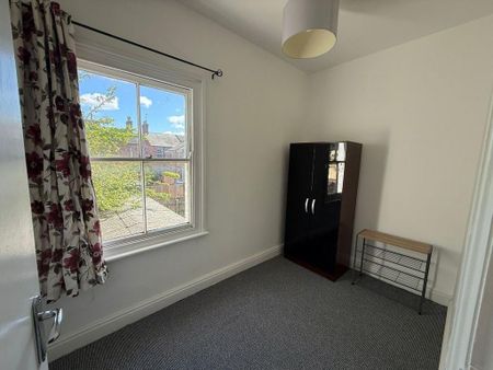 1 bedroom in a house share to rent - Photo 4