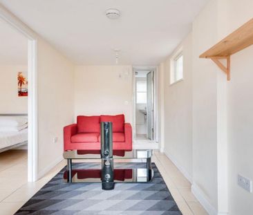 6 bedroom house to rent - Photo 2