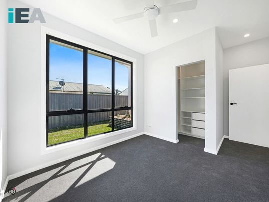 Modern Two bedroom - Photo 1