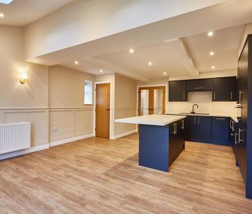 3 bedroom semi-detached house to rent - Photo 4