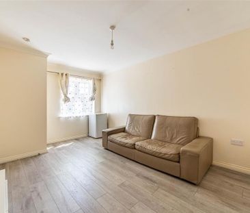 3 bedroom end of terrace house to rent - Photo 3