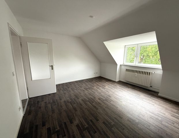 Frisch renovierte 3-Zimmer-Dachgeschosswohnung in ruhiger Lage von Gelsenkirchen-Erle | ca. 67 m² - Photo 1