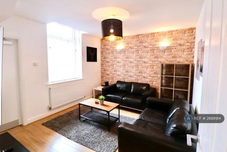 4 bedroom end of terrace house to rent - Photo 3