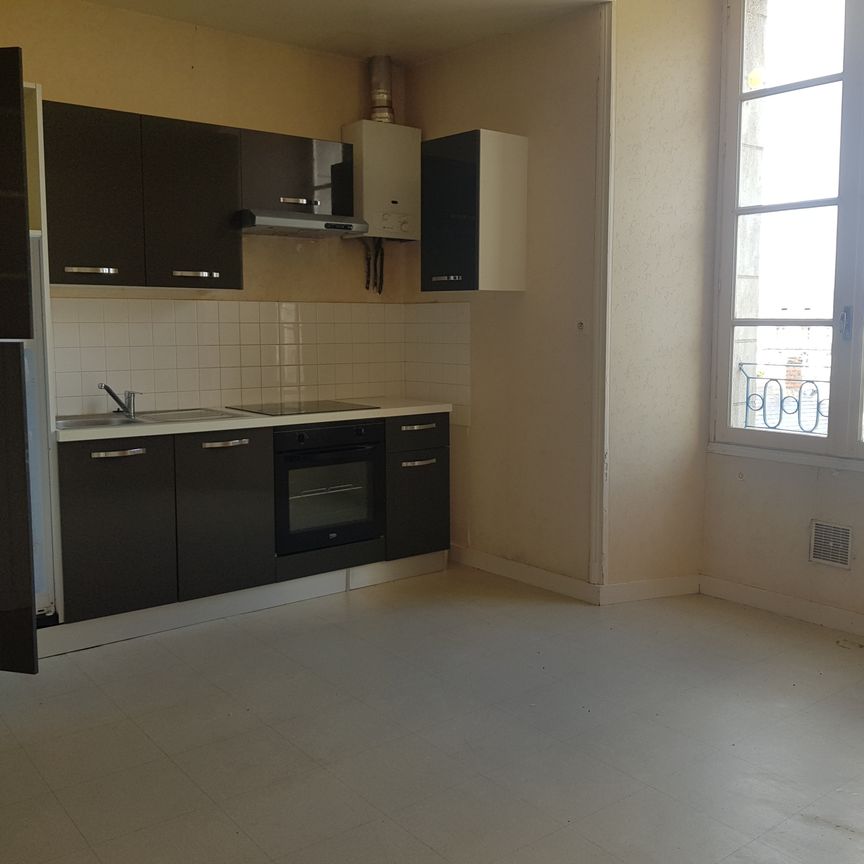 Location Appartement 2 pièces 34m² SABLE SUR SARTHE 72300 - Photo 1
