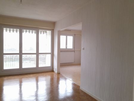 Location Appartement 4 pièces 75m² CHALON SUR SAONE 71100 - Photo 4