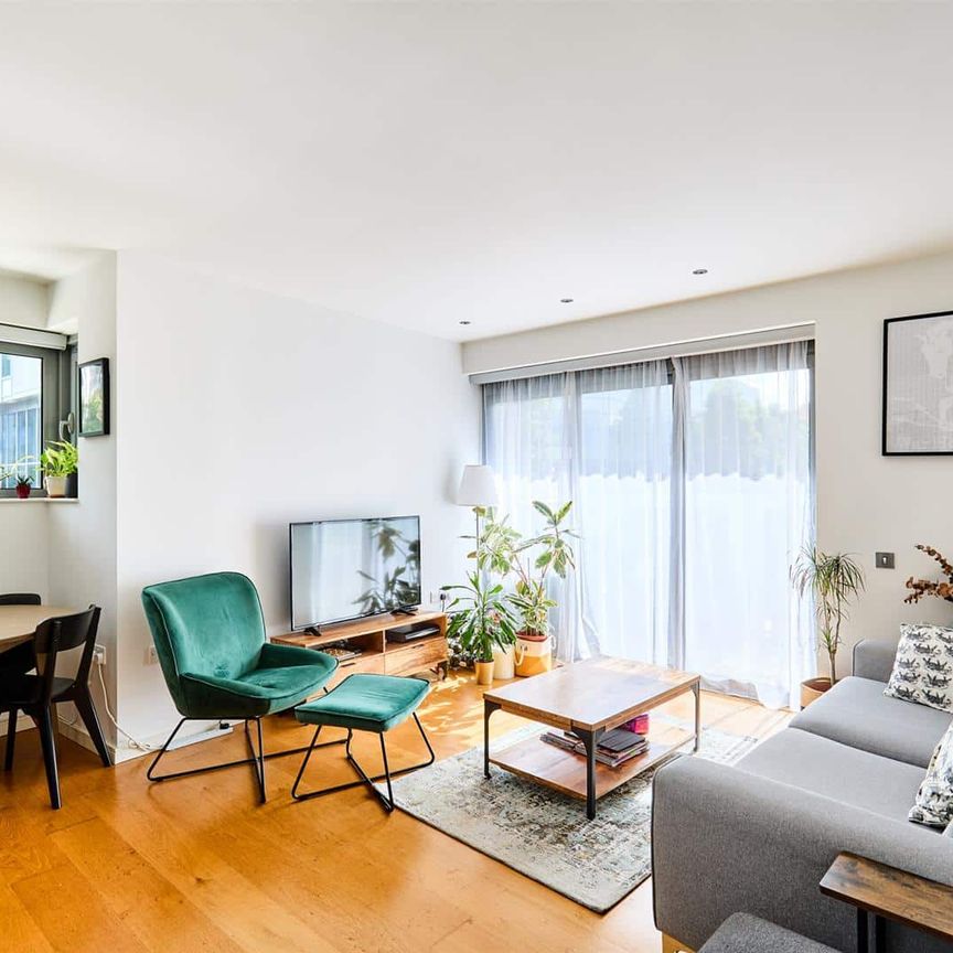 Eastfields Avenue, SW18, London - Photo 1