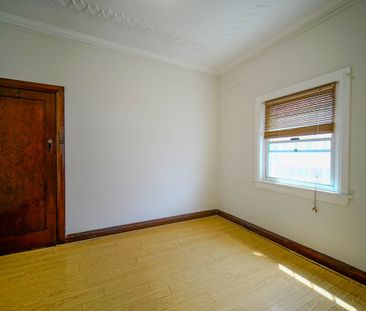 Spacious 3-Bedroom Home with Yard & Parking - Photo 4