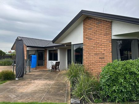 Large family home - Photo 2