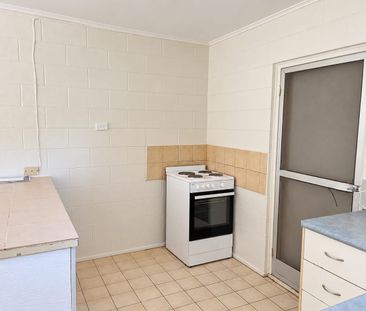 Ground Floor Living in the Heart of Surfers Paradise - Photo 3