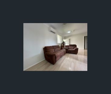 Beautiful! Private! three-bedroom house, Located in a quiet street ... - Photo 3