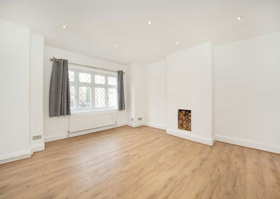 St. James's Drive, SW17 7RX, London - Photo 1