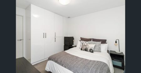 SPACIOUS 1 BED APARTMENT - Photo 4