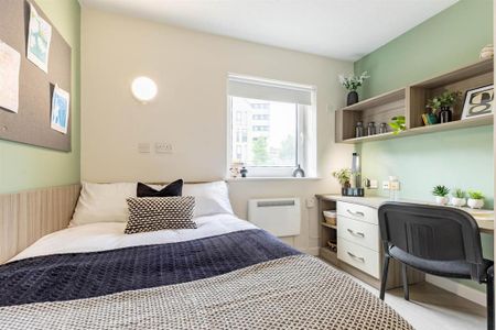 1 bedroom in a flat share to rent - Photo 2