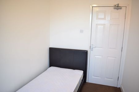 Single Room- Close to St Georges Park- Students and Postgraduates welcome to apply - Photo 2