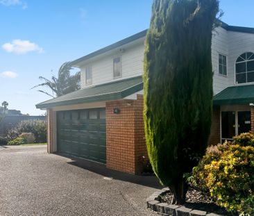 Sunny Four Bedroom Home in Red Beach - Photo 5