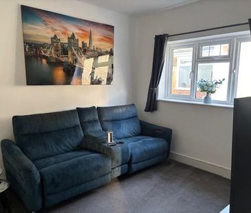 3 bedroom semi-detached bungalow to rent - Photo 1