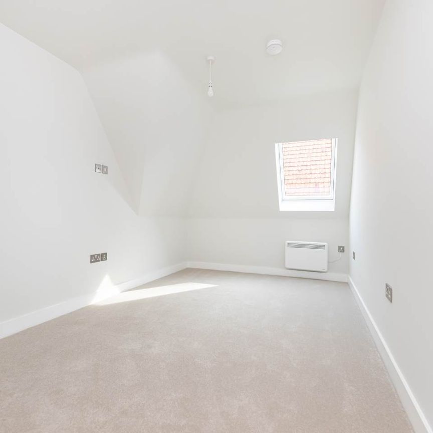 2 bed apartment to rent in Danecourt Road, Parkstone, BH14 - Photo 1
