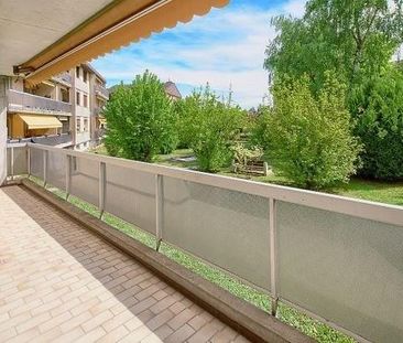 Grand logement offrant beaucoup d'espace et de lumière - Photo 4