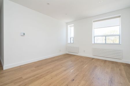 110 Oriole Parkway - Photo 2