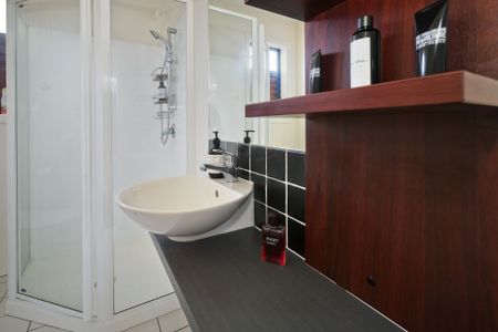 two-bedroom apartment - Photo 3