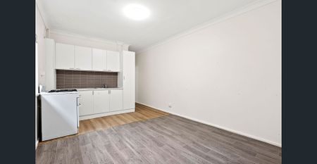 Low Maintenance - Photo 2