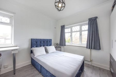 4 bedroom end of terrace house to rent - Photo 4