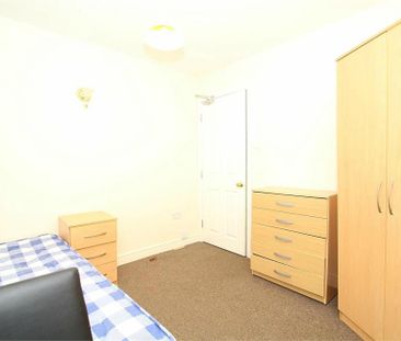 House of multiple occupation to rent - Photo 1