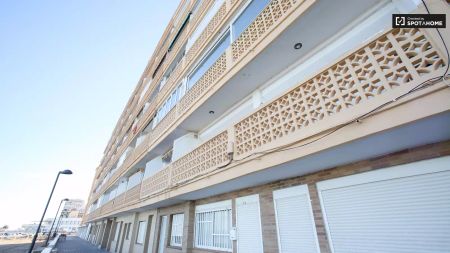 Amazing 2-bedroom apartment for rent in El Perellonet - Photo 3
