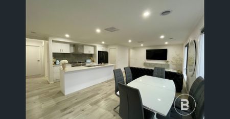 LUXURIOUS FOUR BEDROOM HOME IN POPULAR ALFREDTON - Photo 2