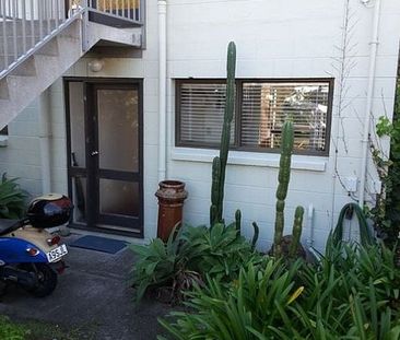 Stylish Parnell Apt with Balcony & Garden - Photo 6