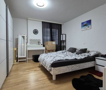 large 4.5-room apartment (110m²) with balcony - Photo 3