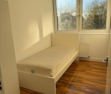 3 Bed Maisonette, Giraud Street, E14 - Photo 2