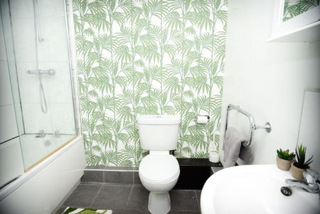 4 bedroom flat to rent - Photo 4