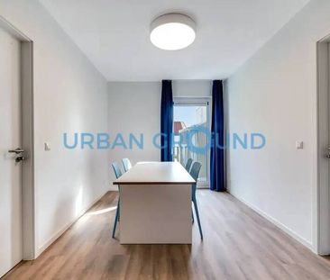 Vollständig eingerichtetes Privatzimmer mit Balkon in einer gemisch... - Photo 1