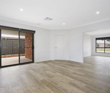 CHARMING AND LOW-MAINTENANCE LIVING IN JINDERA - Photo 5