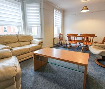 Charminster, Student House - Photo 1