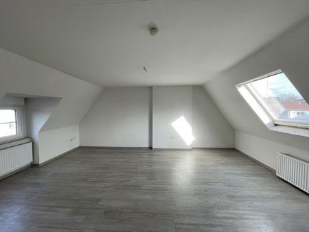 Unter`m Dach Juchè: individuell geschnittene 2-Raum-Wohnung mit Panoramabalkon - Foto 4