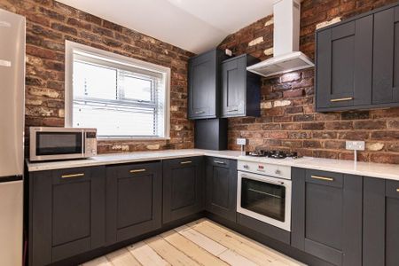 6 bedroom house to rent - Photo 2