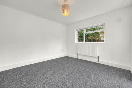 3 bedroom flat to rent - Photo 5