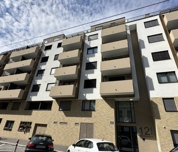 Moderne 2 Zi -Wohnung mit großzügiger Loggia - nahe Milleniumcity (... - Photo 3