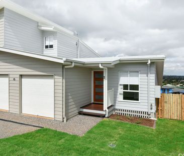 Large Duplex with Yard! - Photo 5