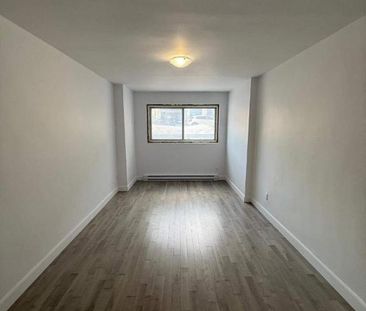 1 CH - 1 SDB - Saint-Laurent - $1,200 /mo - Photo 4