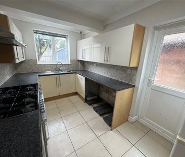 3 Bedroom House - Fort Road, Southampton - Photo 6