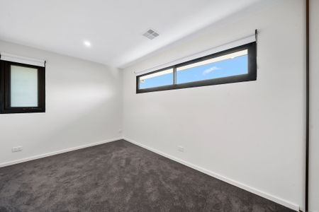 Amazing Three Bedrooms Townhouse - Photo 5