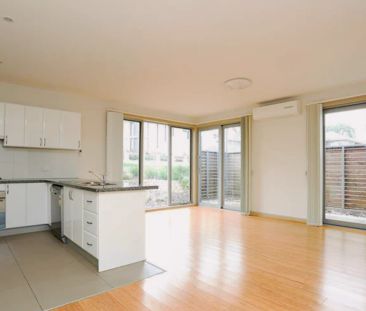 1/57 Kinnoull Grove,Glen Waverley,Victoria 3150, Melbourne - Photo 3