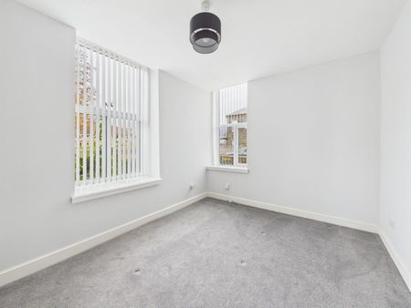 2 bedroom Flat To Let - Photo 4