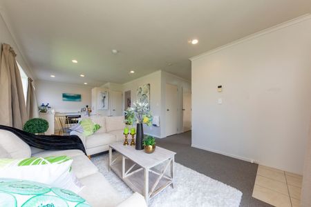 2-Bedroom Gem in Mangere Bridge - Photo 5