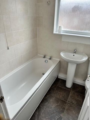 2 bedroom terraced house to rent - Photo 3