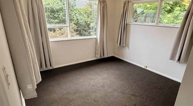 Recently Renovated Family Friendly 3 Bedroom Home - Photo 1